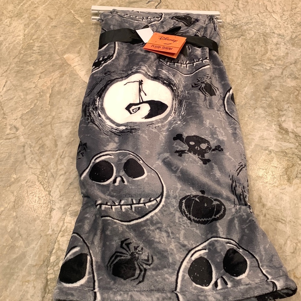 Disney Tim Burton’s Nightmare Before Christmas throw